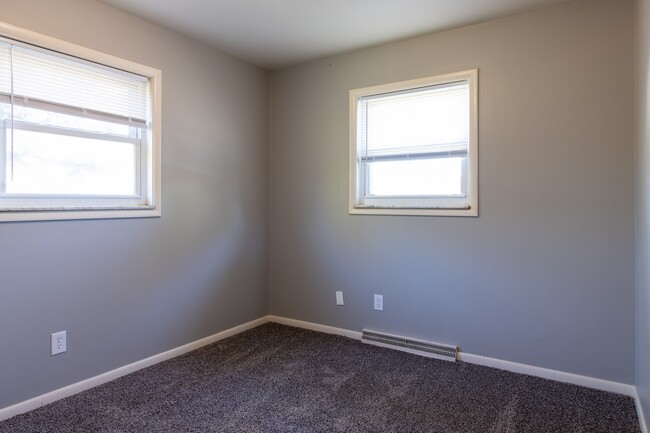 Building Photo - 6050 Laurel Hall Dr