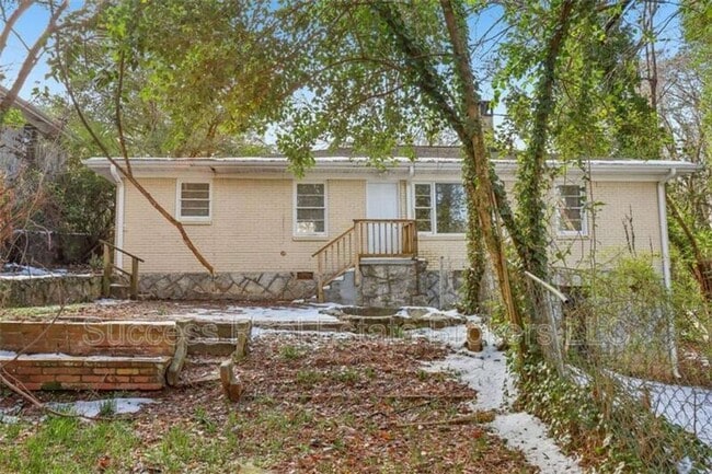 Building Photo - 1840 Camellia Dr