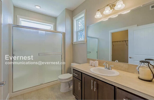 Building Photo - 17017 NE 78th Way