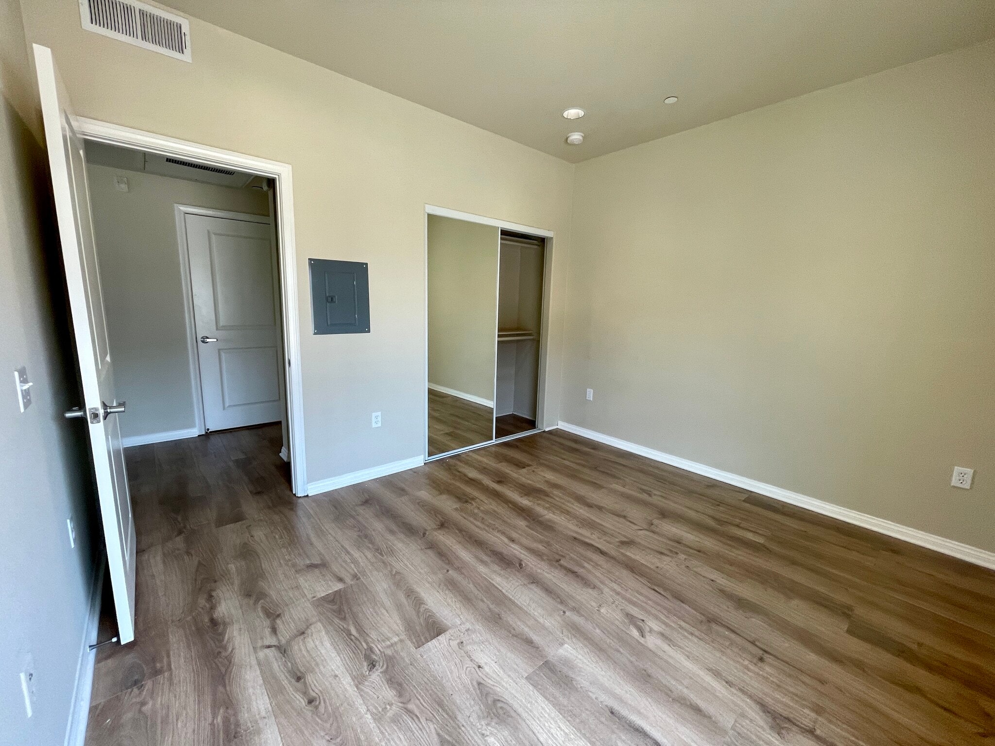 2nd Bed - 5827 Carlton Way