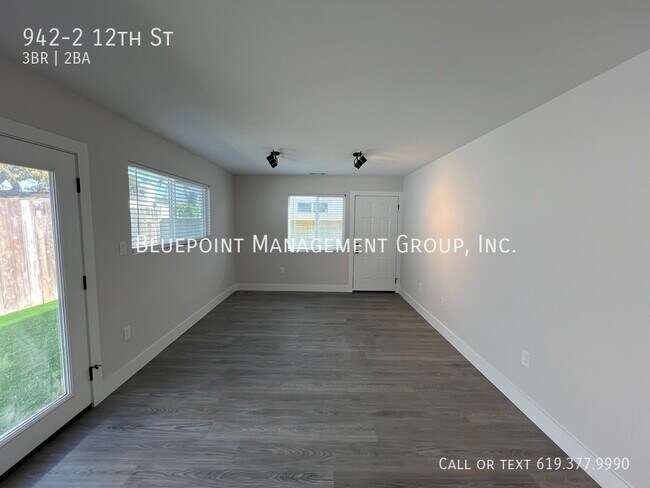Building Photo - 942 12th St