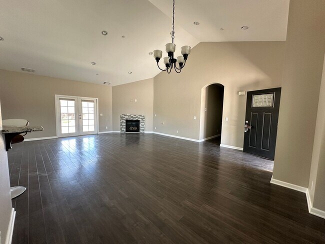 Building Photo - $250 Move-In Special! Updated 3 bedroom 2 bathroom home ready to welcome you HOME!