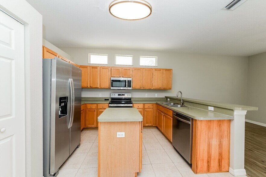 Building Photo - 1252 Millbrook Cir