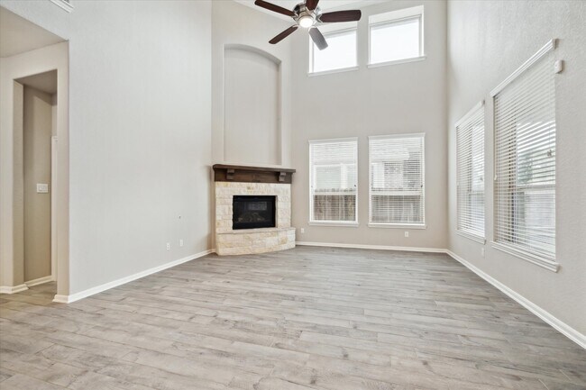 Building Photo - 1535 Giles Dr