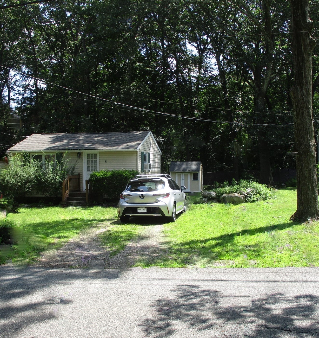 Driveway Summer - 8 Jennings Rd