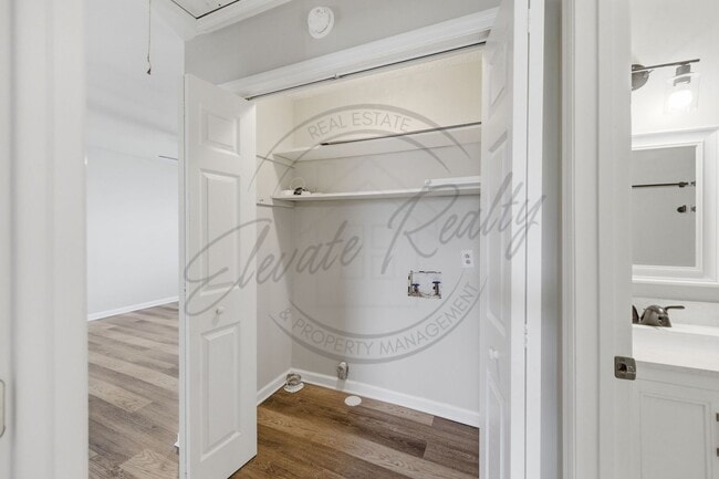 Building Photo - Two Bedroom Ranch Duplex in Hermitage with Updates and on Special!