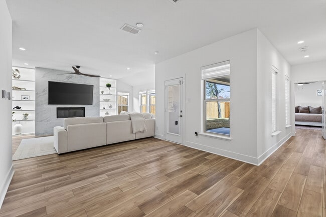 Building Photo - 3768 Wenatche Dr