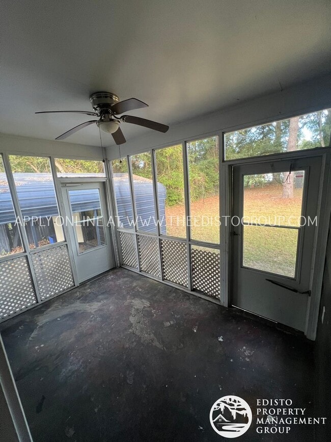 Building Photo - Renovated 3-Bedroom, 2-Bathroom Home with ...