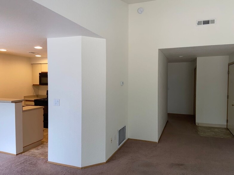 Interior Photo - Oakridge