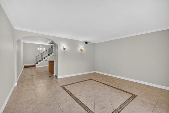 Building Photo - 382 Golfview Rd