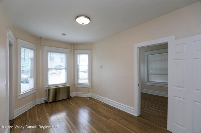 Building Photo - 144 St James St