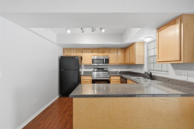 Building Photo - 10315 Carrollwood Ln