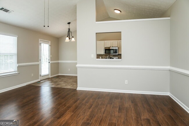 Building Photo - 480 Cedarhurst Rd