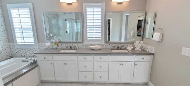 Building Photo - Gorgeous 4 Bedroom Model Home in the Cannery