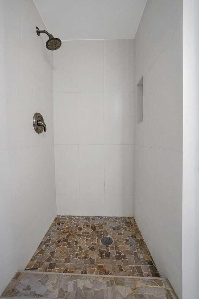 Building Photo - 4550 SW 68th Ct