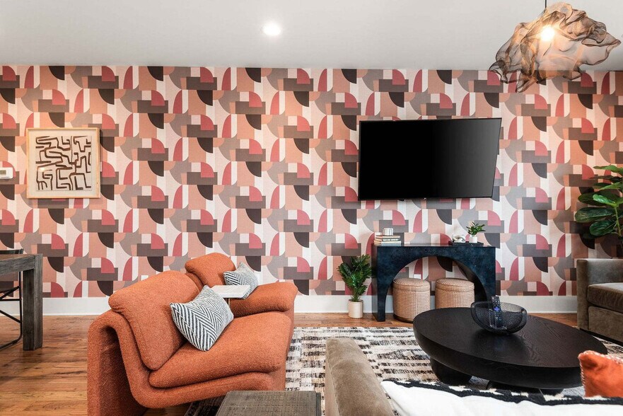 Building Photo - 770 E Argyle Ave