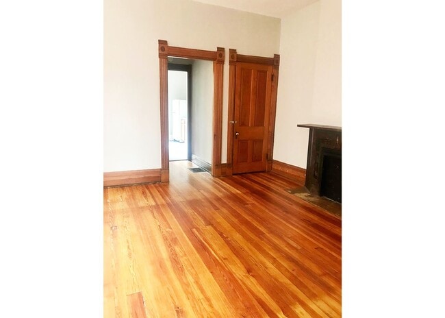 Building Photo - 3255 Bishop St