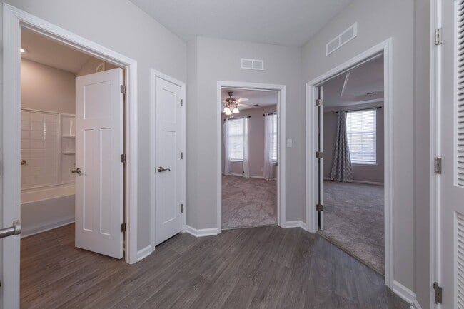 Building Photo - Like New one level living