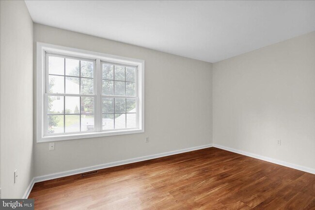 Building Photo - 3 Bed 3 Bath Updated Townhouse In Lititz