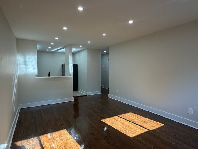 Building Photo - 475 Park Ave