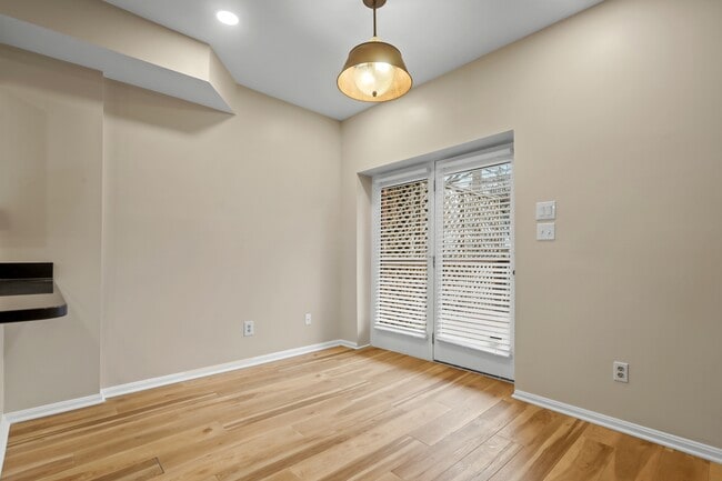 Building Photo - 3313 Hudson St