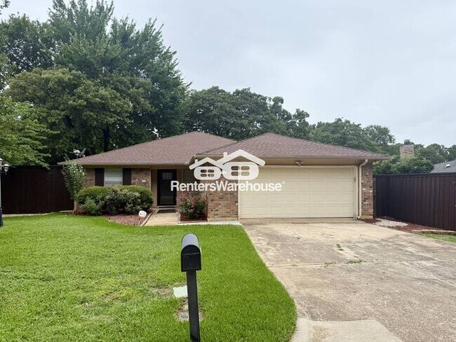Primary Photo - Beautiful home in well established neighbo...