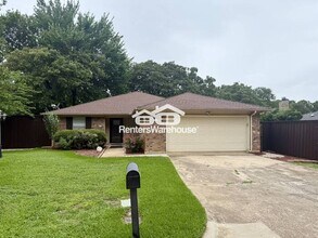 Building Photo - Rare find! Ready for Move-in