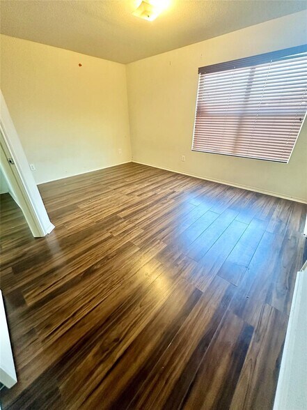 Building Photo - 4900 Meadow Trails Dr