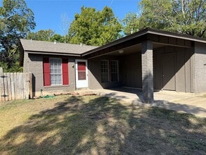 Building Photo - 10308 Little Pebble Dr