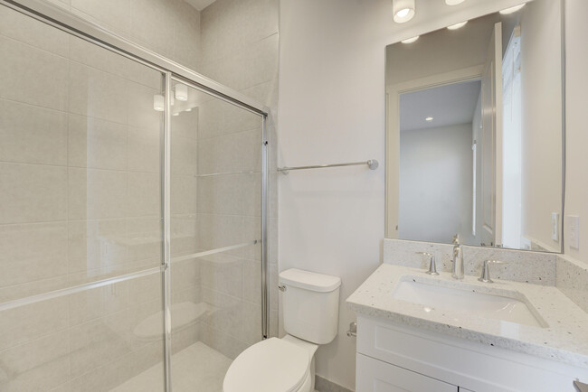 Building Photo - 9346 Crestview Cir