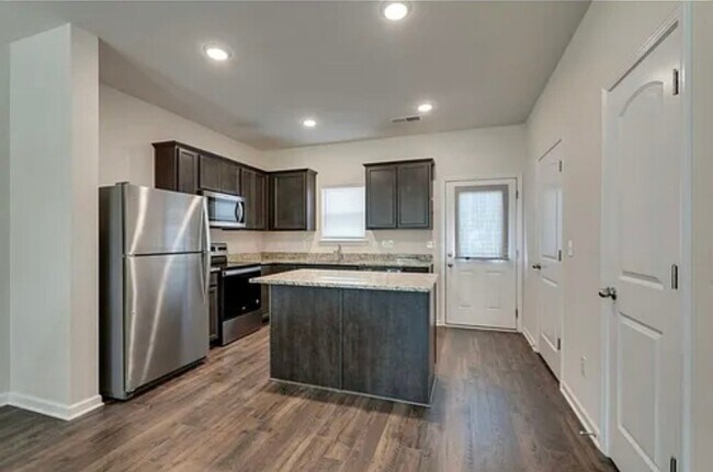 Building Photo - 1007 Glen Marcus Dr