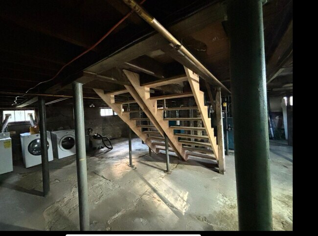Building Photo - 39 Spring St