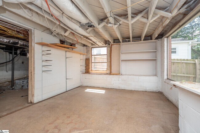 Building Photo - 202 Briarcliff Dr