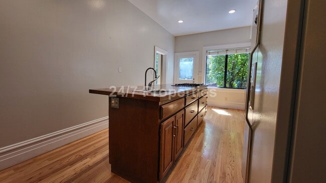Building Photo - Beautiful Vintage 3 BD | 2.5 BA Home - Nob...