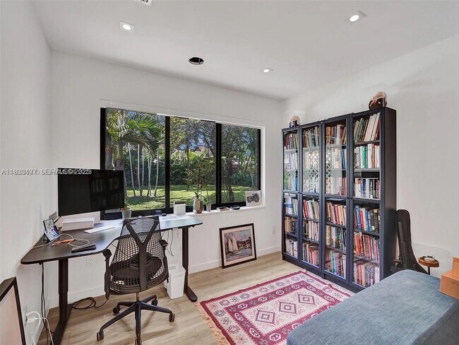 Building Photo - 5705 SW 60th Ave