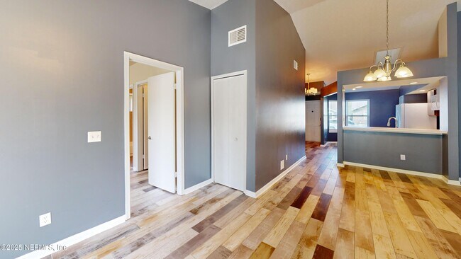 Building Photo - 2476 Spring Vale Rd