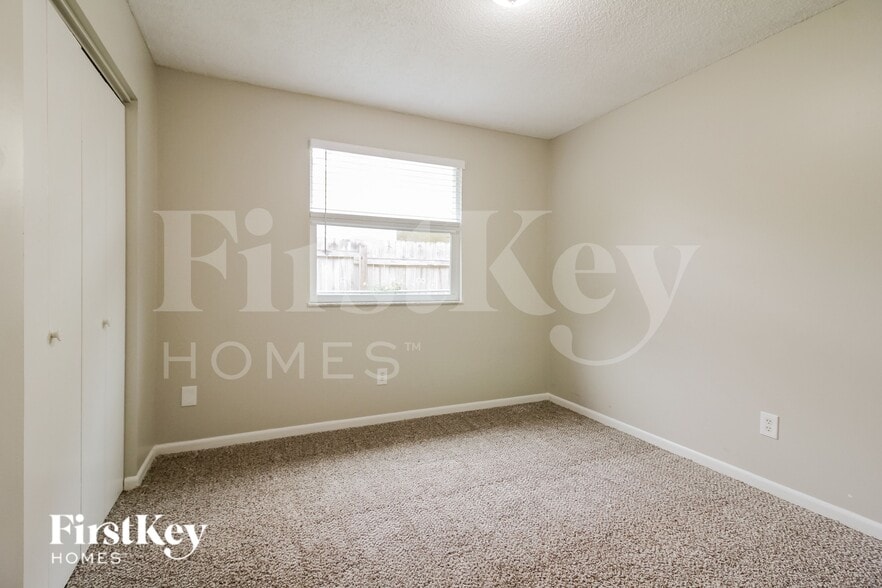 Building Photo - 7742 Club Duclay Dr