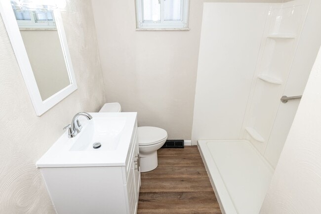 Building Photo - Adorable 2-bedroom 2-bathroom home