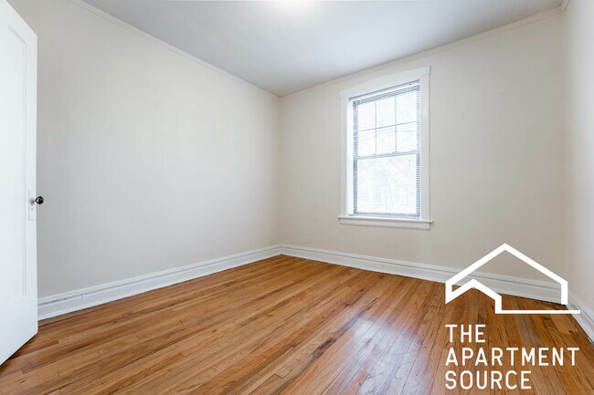 Building Photo - 1947 W Winnemac Ave