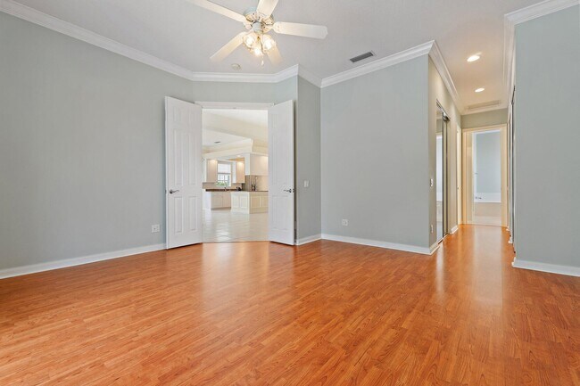 Building Photo - 9038 SE La Creek Ct