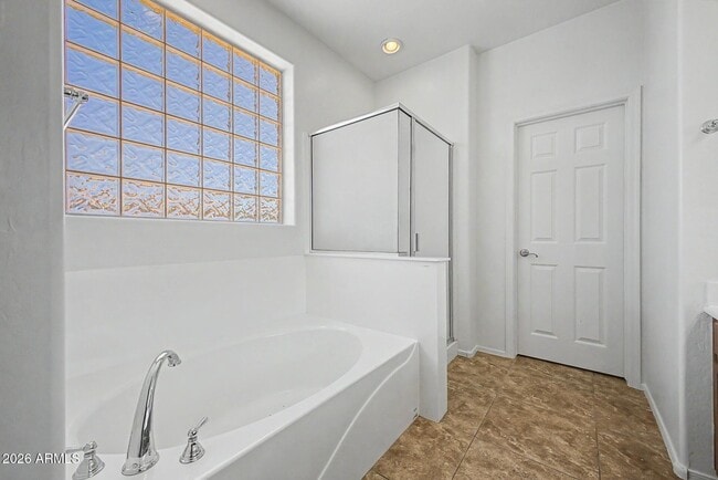 Building Photo - 15102 W Westview Dr