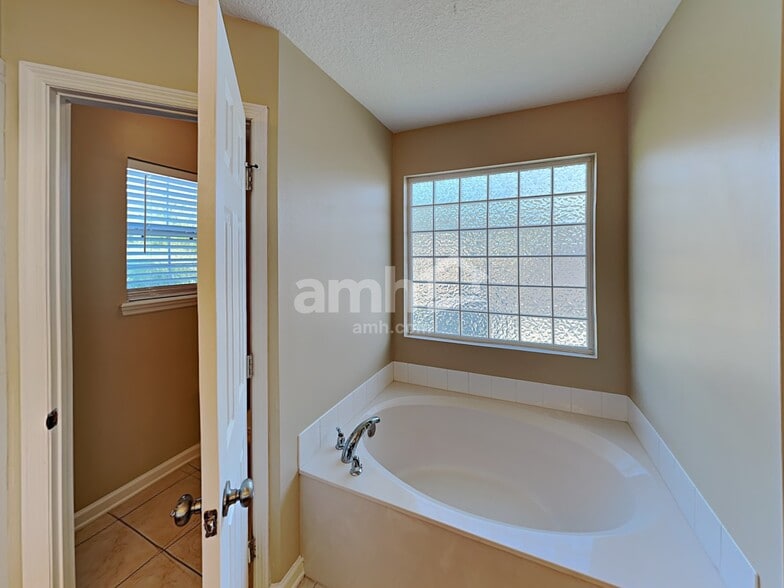 Building Photo - 651 Porto Cristo Ave