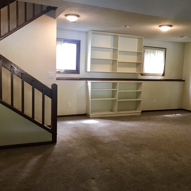 Building Photo - 1624 Kirkwood Dr