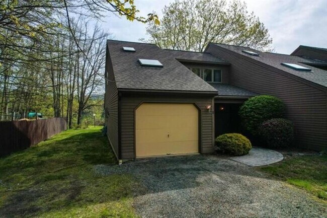 Building Photo - 15 Manor Estates Dr