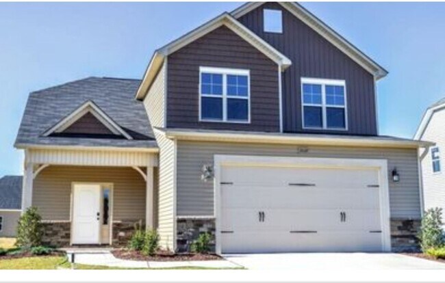 Building Photo - NEW LISTING- 4 bd/ 2.5 ba located MINUTES ...