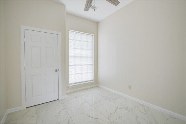 Building Photo - 4427 Waterfall Way