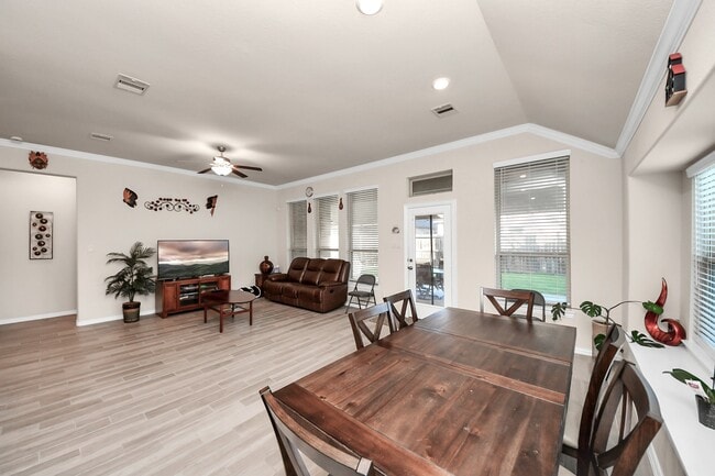 Building Photo - 28634 Monarch Cliffs Dr