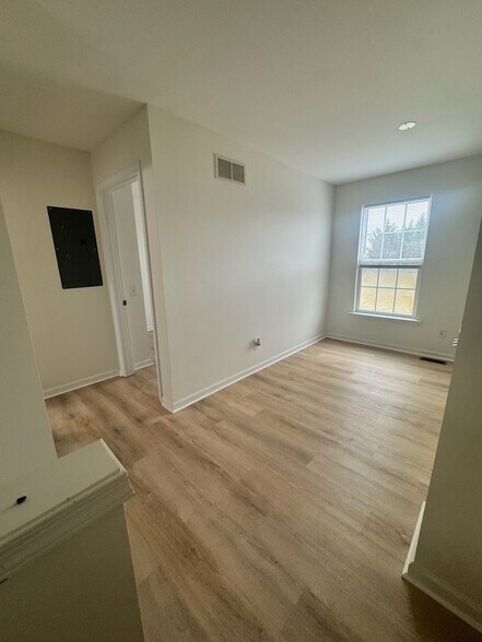 Building Photo - 1496 Artisan Ct