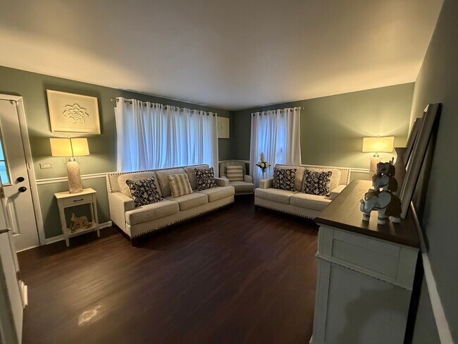 Building Photo - 202 Hickory Rd