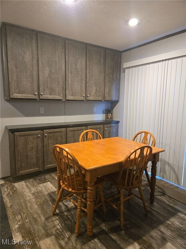 Building Photo - 2727 Finkle Hill Rd